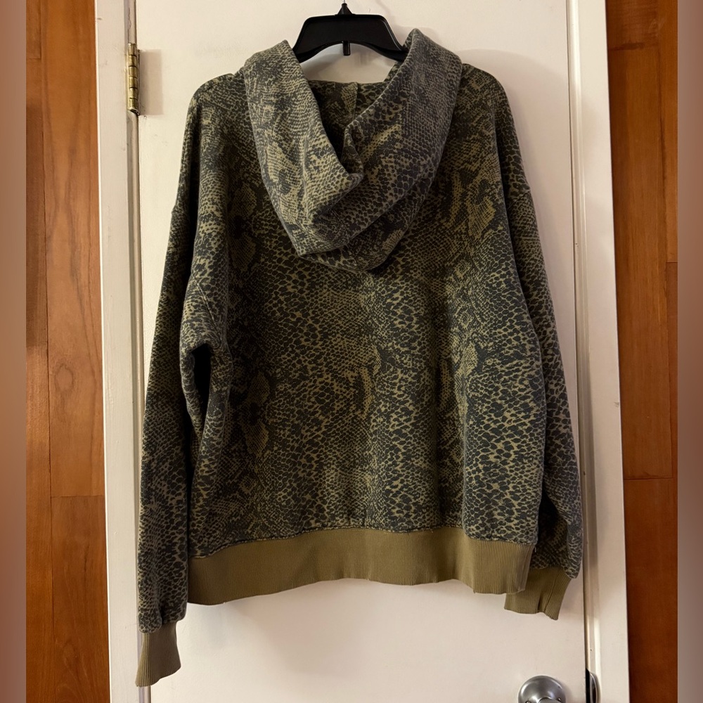 Free People We The Free It’s a Vibe Sweatshirt - Picture 4 of 5